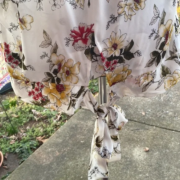 A beautiful A. Byer blouse XL 🥰 - Picture 4 of 7